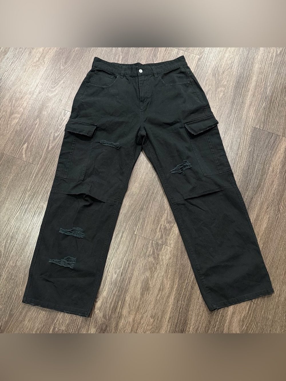 Youngla black cargo distressed jeans size medium